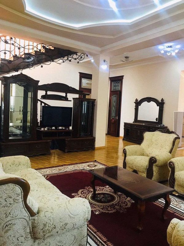 Дом под офис ул.Ракатбоши пос.Болгарии 2-этажа 8-комн 320 м² Дом под офис ул.Ракатбоши пос.Болгарии 2-этажа 8-комн 320 м²
