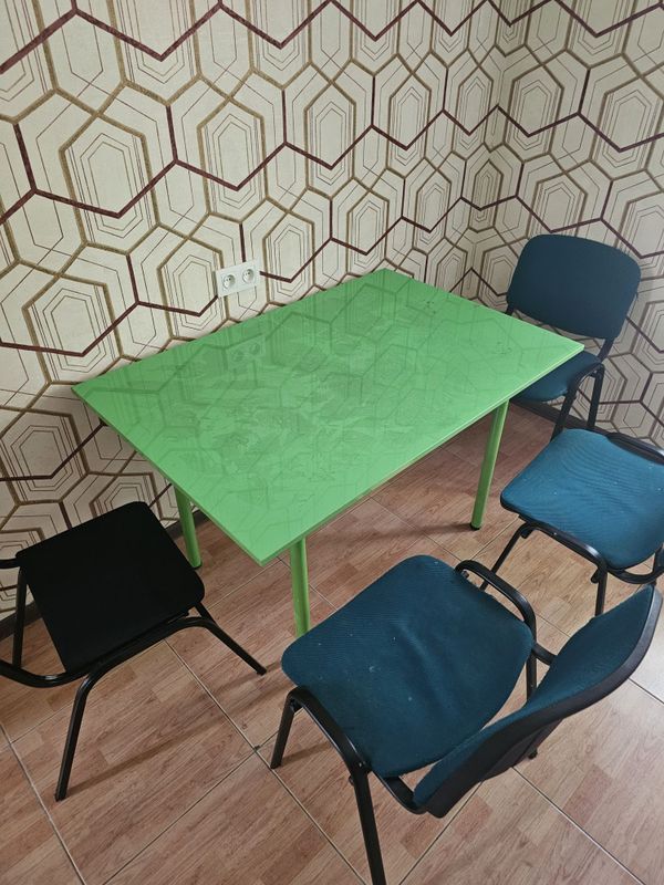 Стол 120/80 и стулья Стол 120/80 и стулья