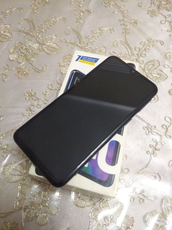 Samsung A40 Ideal 4/64Gb Sirochna sotiladi Samsung A40 Ideal 4/64Gb Sirochna sotiladi
