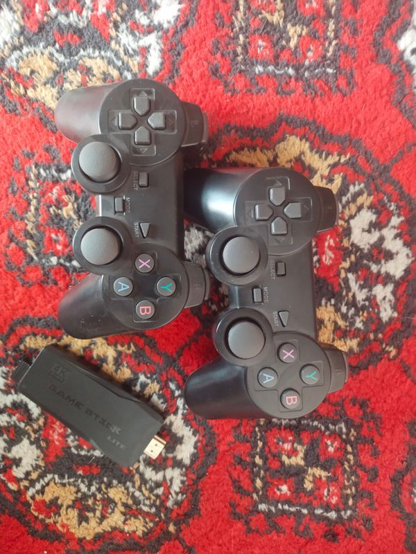 2.4G WIRELESS CINTROLLER GAMEPAD