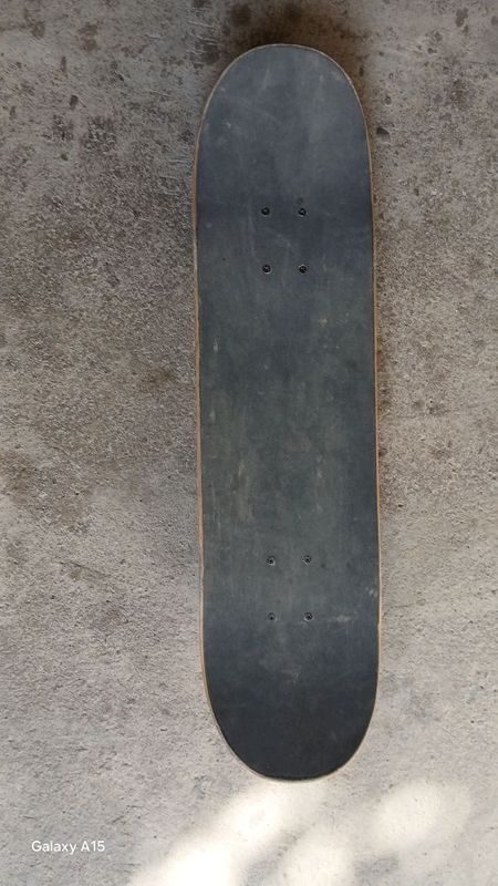 Skateboard sotiladi Skateboard sotiladi