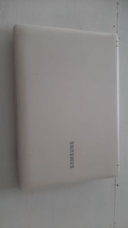 Samsung Mini noutbuk (netbuk) srochna sotiladi Samsung Mini noutbuk (netbuk) srochna sotiladi