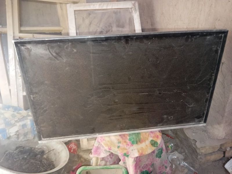Televizor zapchast ga beriladi ekran kuygan