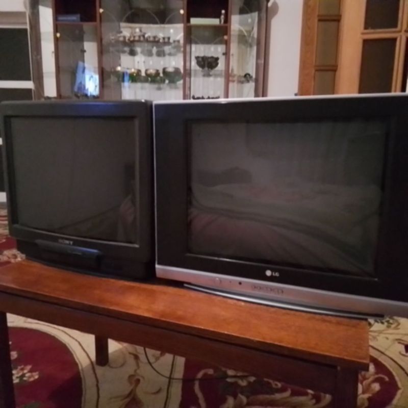 Prodayu televisor 2 shtuk rabochi haroshi Prodayu televisor 2 shtuk rabochi haroshi