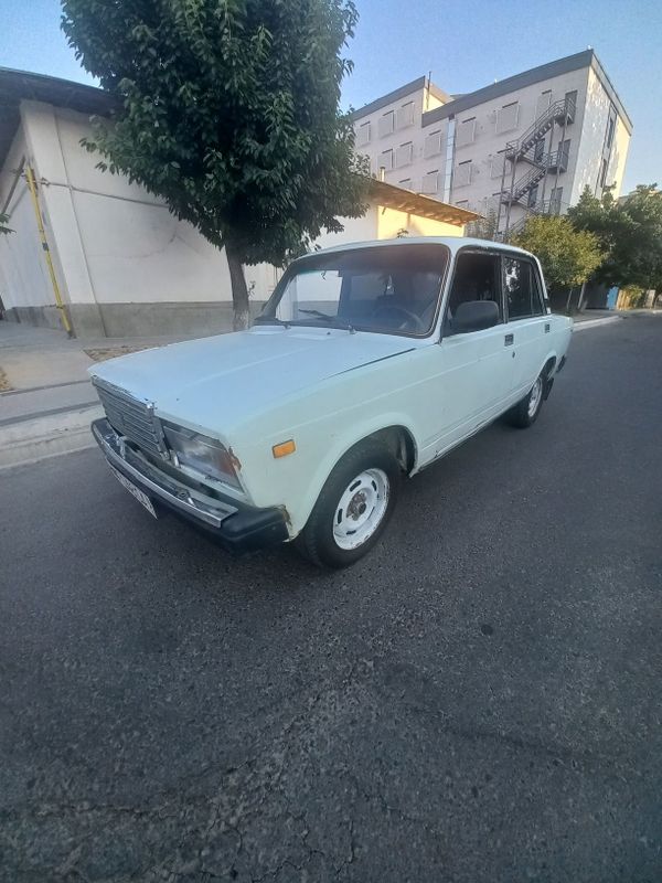 Vaz 2107 sotiladi Vaz 2107 sotiladi