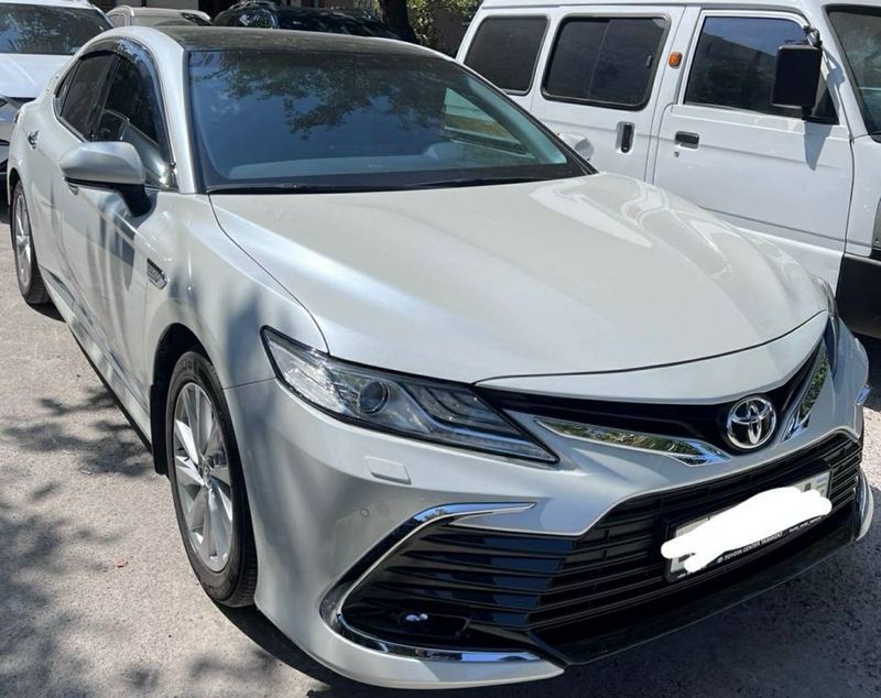 Tayota Camry 2023 2.5mator Srochna sotiladi!!