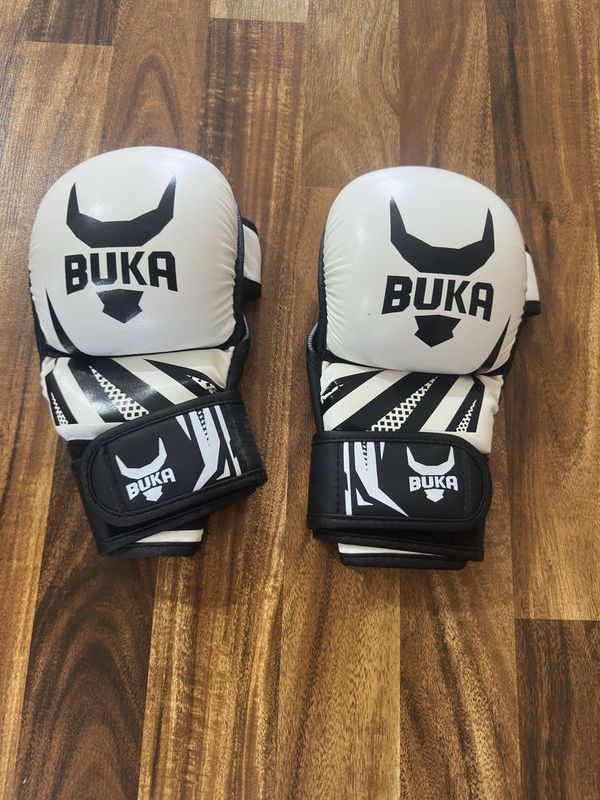 BUKA shingalka perchatka sotiladi MMA uchun BUKA shingalka perchatka sotiladi MMA uchun