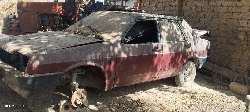 Vaz 21099 zapchasga sotiladi