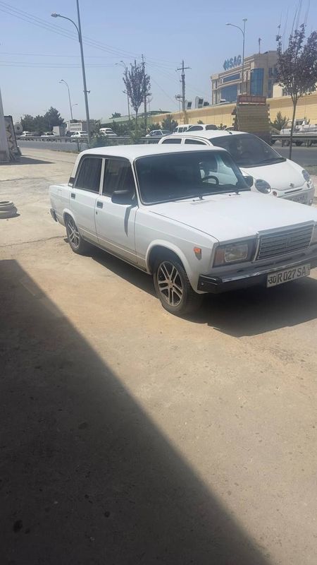 Vaz 2107 sotiladi Vaz 2107 sotiladi