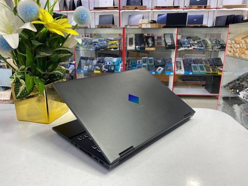 Hp OMEN gaming dasturlash sohalari uchun juda qoʻl keladi