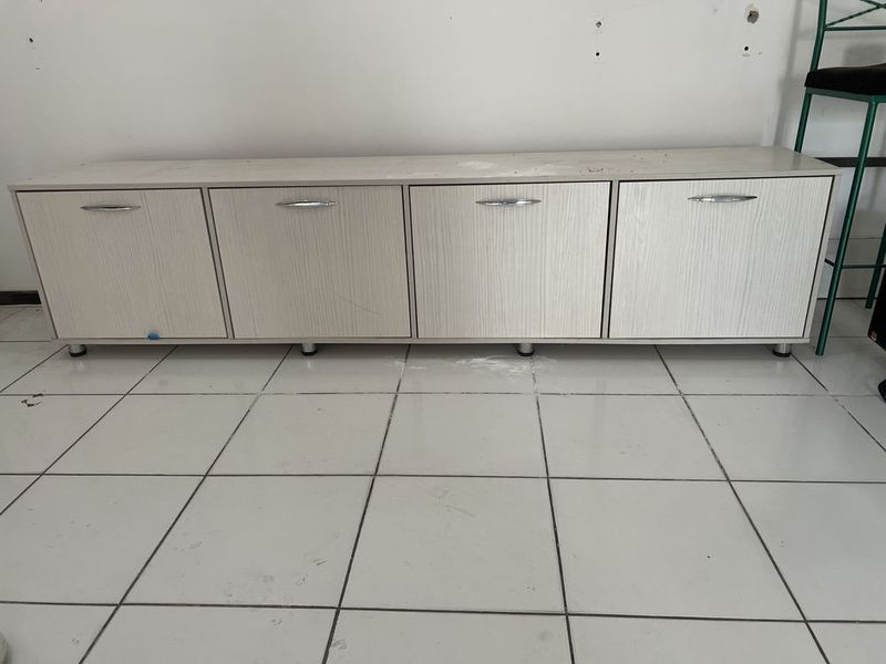 Mebel sotiladi srochno Mebel sotiladi srochno