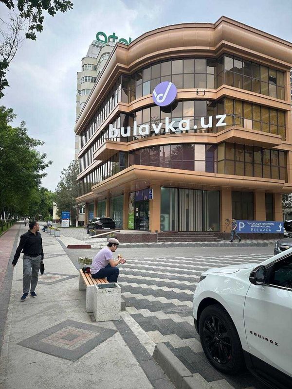 Отдельно стоящее здание 1 625 м² на Нукусской — первая линия, парковка