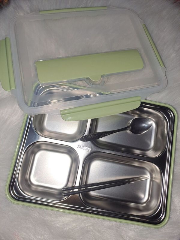 Kattalar uchun lanch box. Kattalar uchun lanch box.