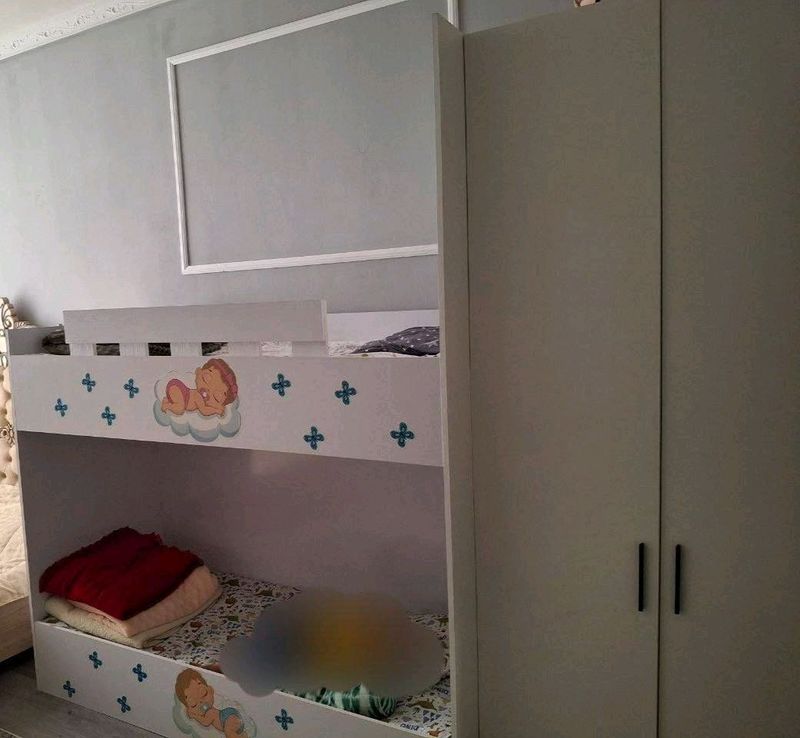 кровать