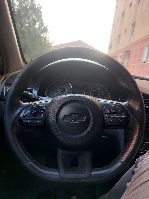 Porsh rul holati yaxshi ortasdagi shevrolet emblemasi tushib qolgan bo