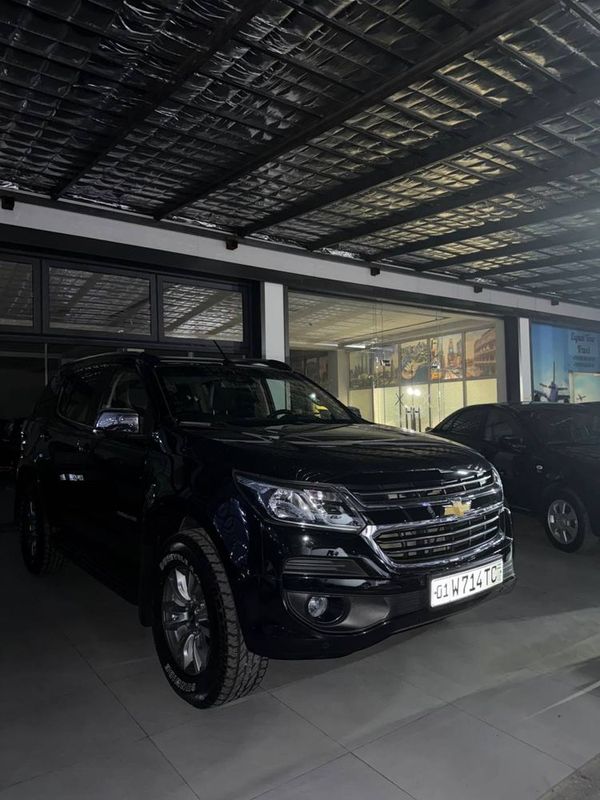 Trailblazer 2020 yil qora 60.000 probeg kraskasi toza Trailblazer 2020 yil qora 60.000 probeg kraskasi toza