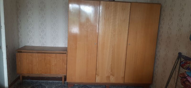 деревянные тумбочка и шкаф деревянные тумбочка и шкаф