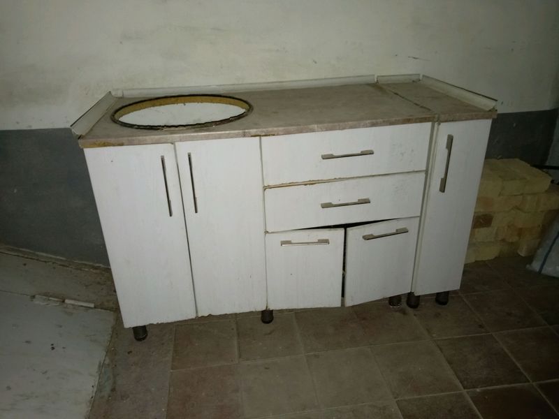 mebel owxona uchun rakvinasiyam bor iwlatilgan mebel owxona uchun rakvinasiyam bor iwlatilgan