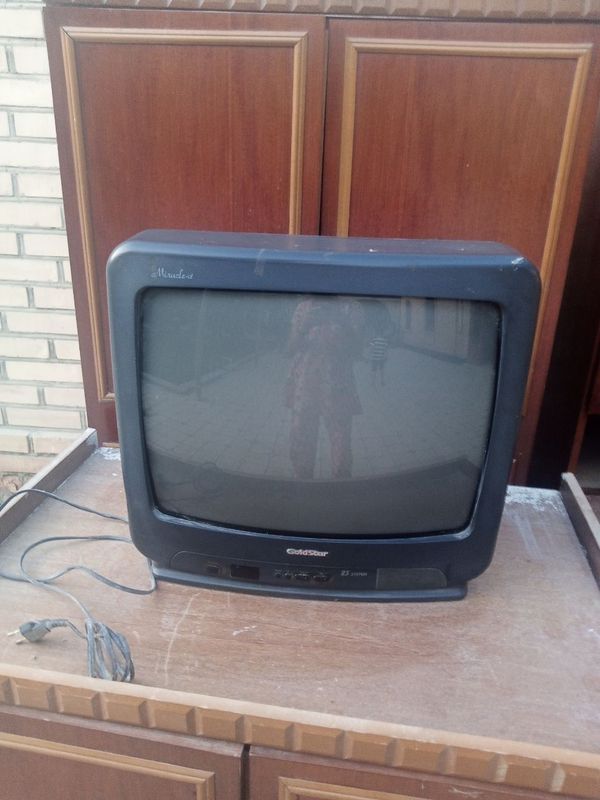 Televizor sotiladi holati yaxshi Televizor sotiladi holati yaxshi