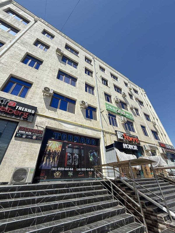 Tayyor 93m2 + 50m2 yerto’lasiga ega noturar do’kon sotiladi. Tayyor 93m2 + 50m2 yerto’lasiga ega noturar do’kon sotiladi.