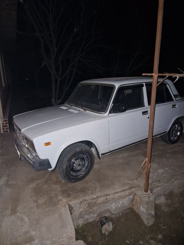 Lada 2107 sotiladi