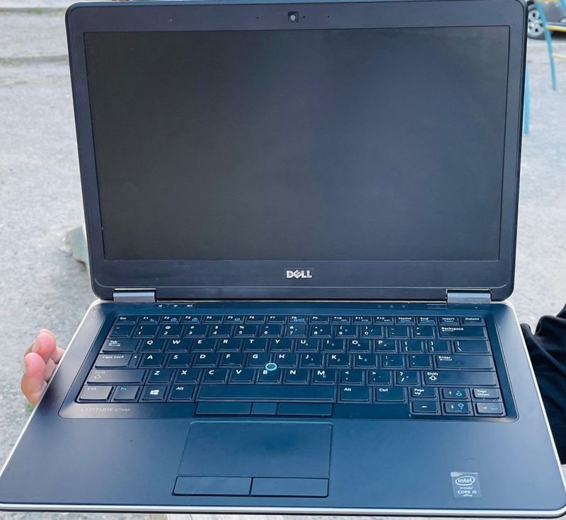 DELL Latitude E7440 DELL Latitude E7440