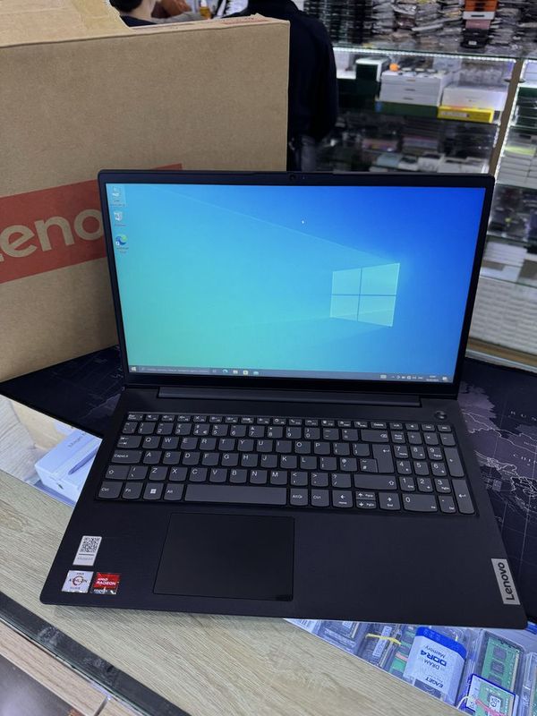 Lenovo V15 Athlon Siliver 7120U DDR5 8GB SSD 256GB