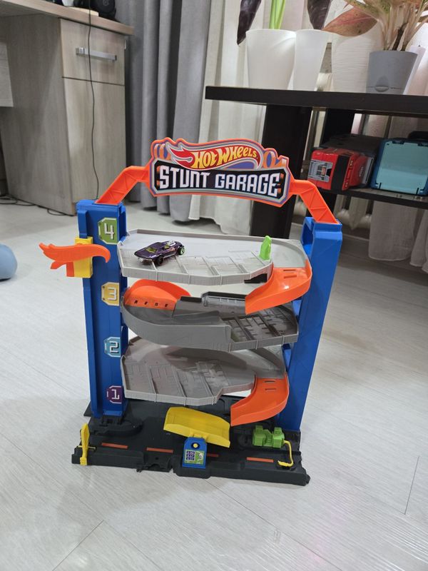 Hot wheels стоянка оригинал Hot wheels стоянка оригинал