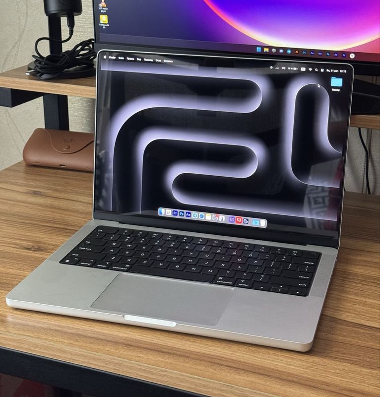 MacBook Pro m4 (silver) MacBook Pro m4 (silver)