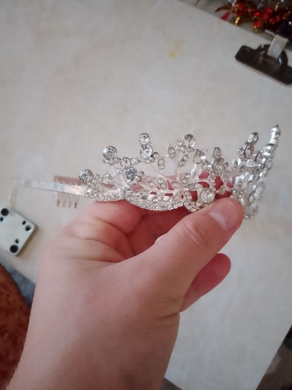 Diademalar sotiladi Diademalar sotiladi