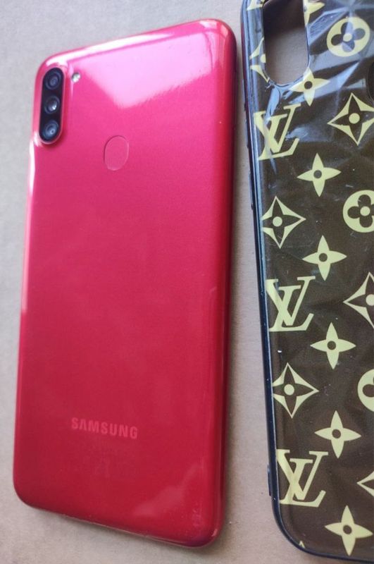 Samsung yaxshi tel ishlashi yaxshi Samsung yaxshi tel ishlashi yaxshi