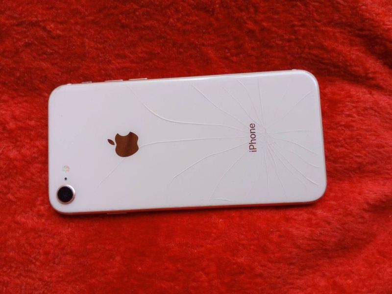 Iphone 8 gold yaxshi ishlatilgan Iphone 8 gold yaxshi ishlatilgan