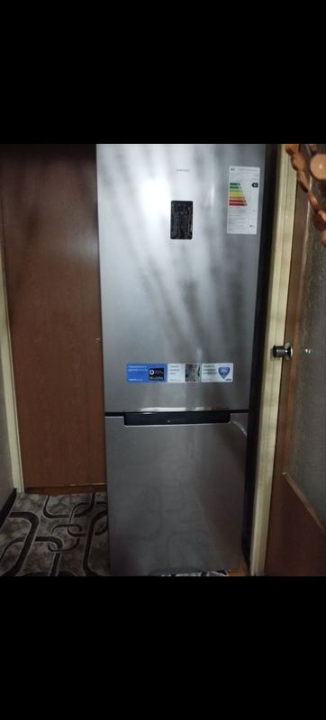 Продаётся новый холодильник самсунг Продаётся новый холодильник самсунг