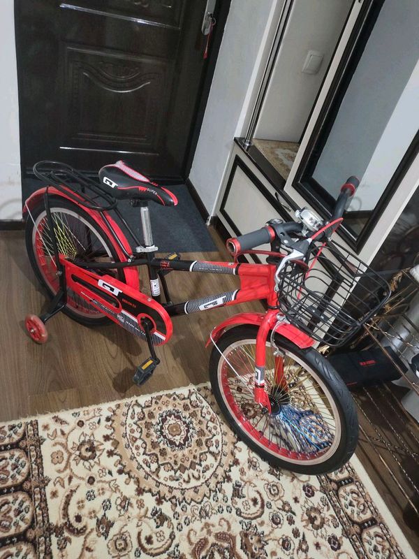 Velosiped sotiladi Velosiped sotiladi