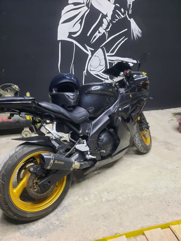Yamaha thundercat r1 korpusda Yamaha thundercat r1 korpusda