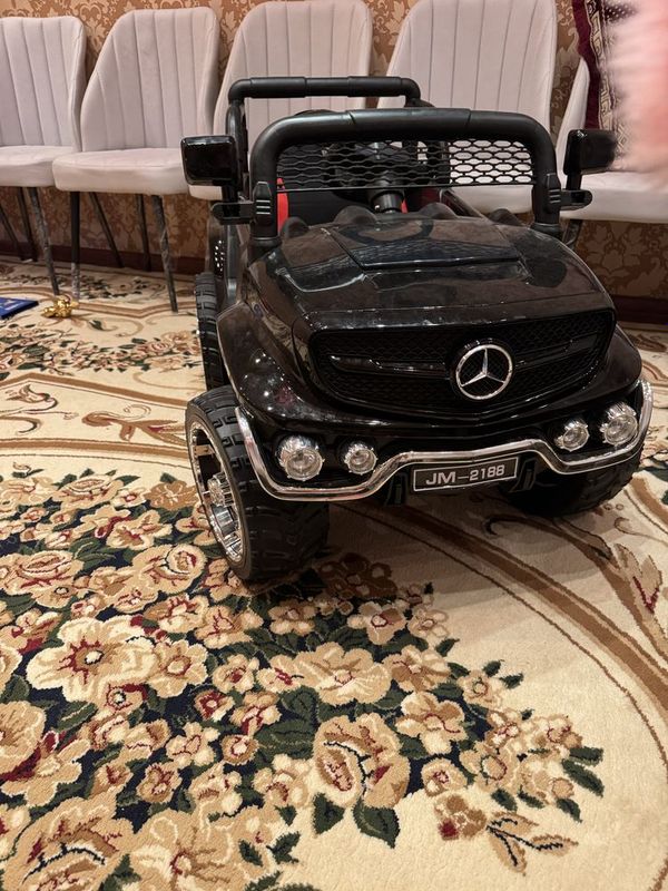 Детский электромобиль mercedes benz v 8