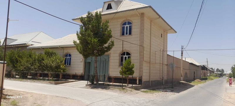 2 Etajli xamma sharoiti ideal bolgan shaxar markazidan hovli sotiladi 2 Etajli xamma sharoiti ideal bolgan shaxar markazidan hovli sotiladi