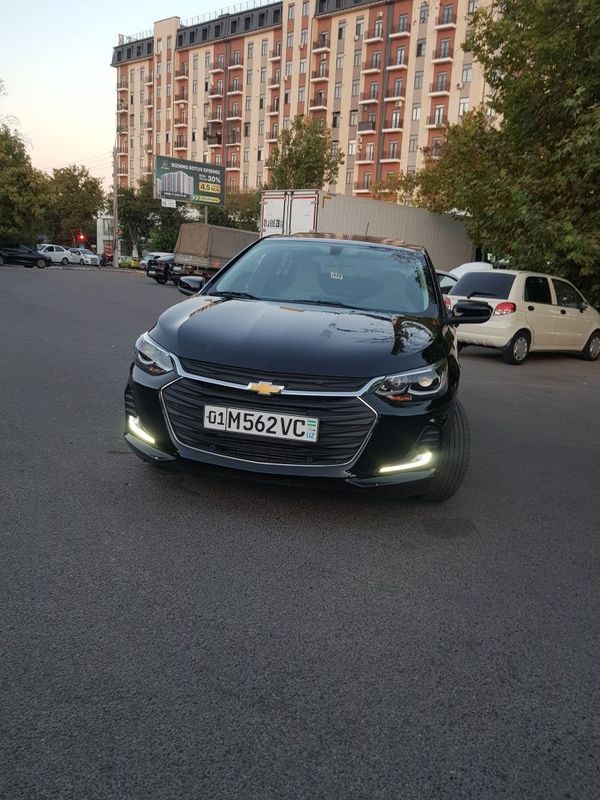 Onix premier turbo 2024 yil Qora Toza