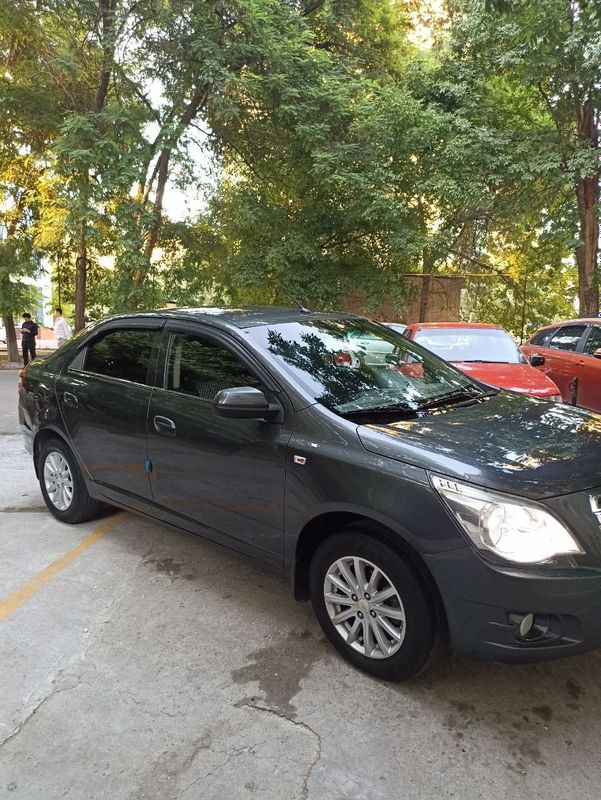 Продается кобальт автомат мокрый асфальт
