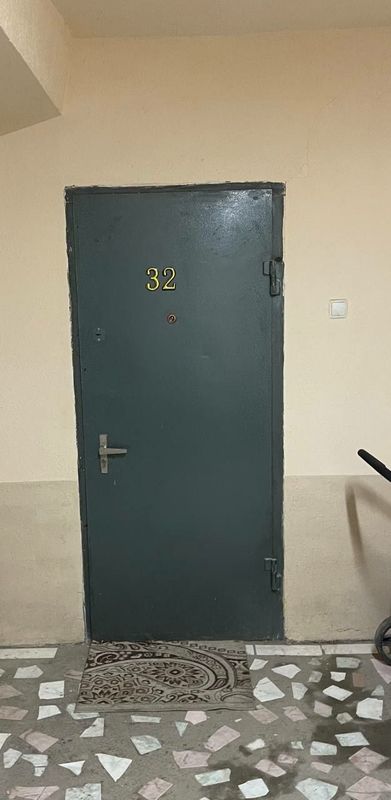 Темир куча эшиги сотилади срочна холати идеал Темир куча эшиги сотилади срочна холати идеал