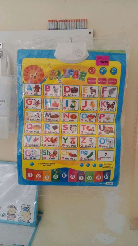 Gapiradigan Alifbe plakati bolaga uchun qiziqarli