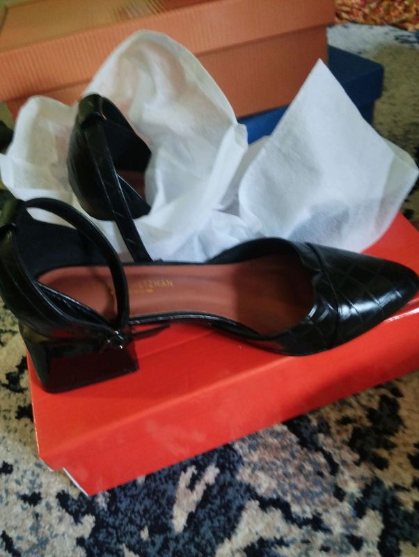 ayollar tuflisi bir marta kiyilgan juda zor ayollar tuflisi bir marta kiyilgan juda zor