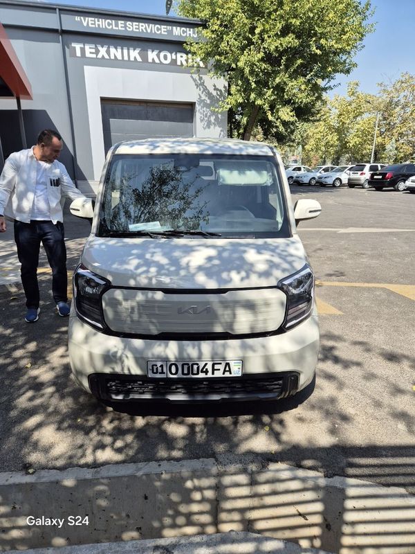 Срочно продам как новый KIA RAY пробег. 3.000 км цвет бежвий. Срочно продам как новый KIA RAY пробег. 3.000 км цвет бежвий.