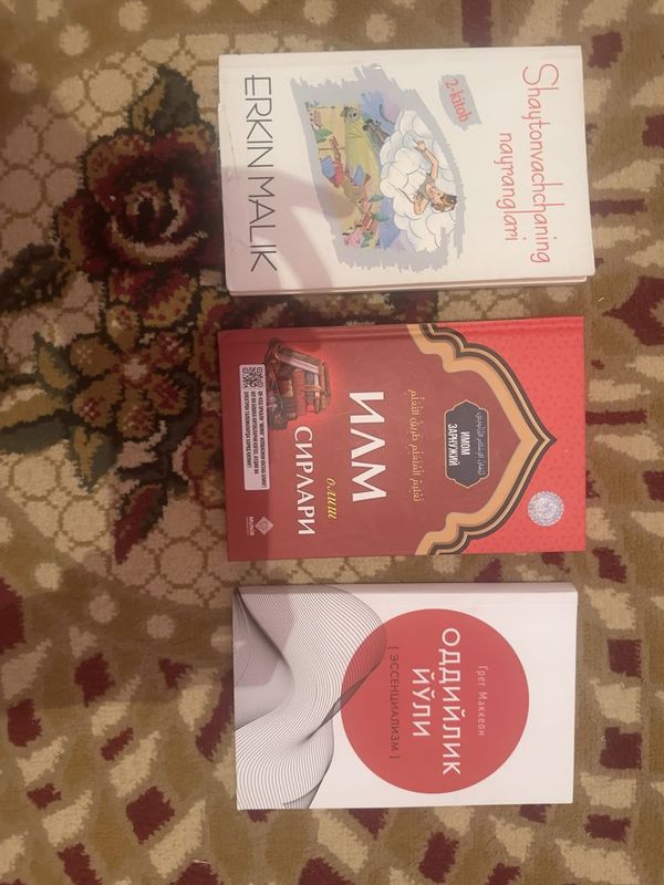 Kitoblar sotiladi Kitoblar sotiladi