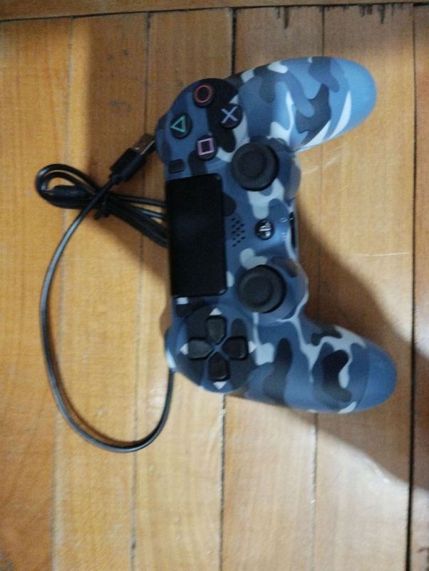 Геймпад PlayStation 4 новый без коробки. Геймпад PlayStation 4 новый без коробки.