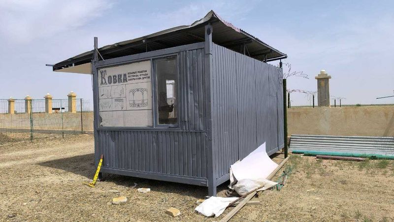 Ko'chma do'kon sotiladi holati yaxshi. Razmeri 3* 5