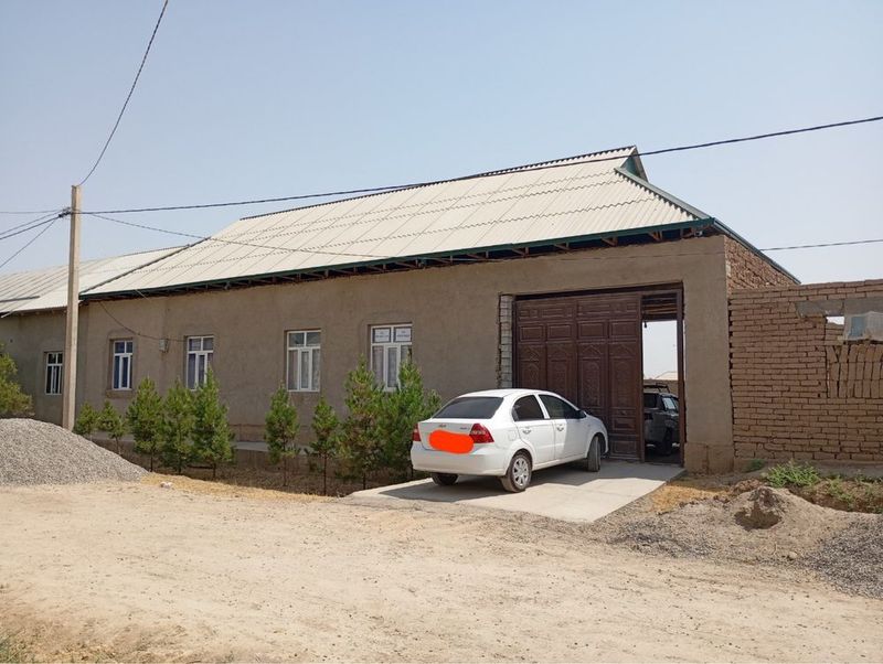 Hovli sotiladi 4 xonali Hovli sotiladi 4 xonali