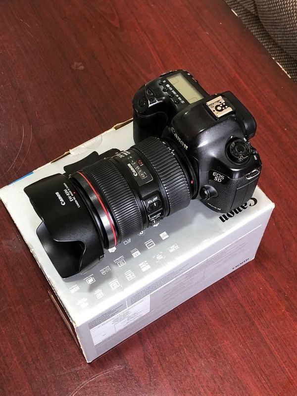 Canon Mark 3 2 pakalenya obyektiv Canon Mark 3 2 pakalenya obyektiv