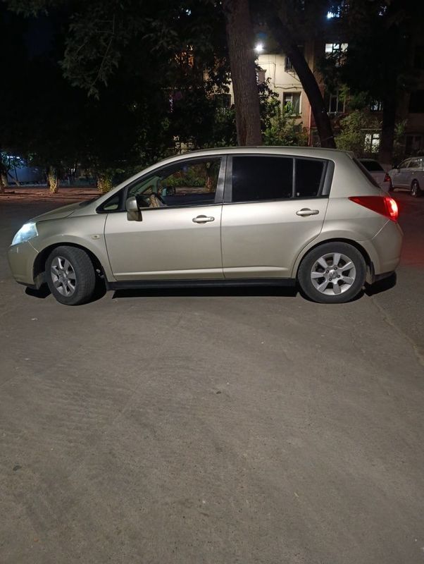 Nissan tiida 2008 yil Nissan tiida 2008 yil
