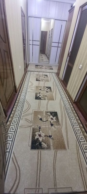 Prihoshka gilam sotiladi holati yaxshi 1tasi 1.5m eni 4m boyi
